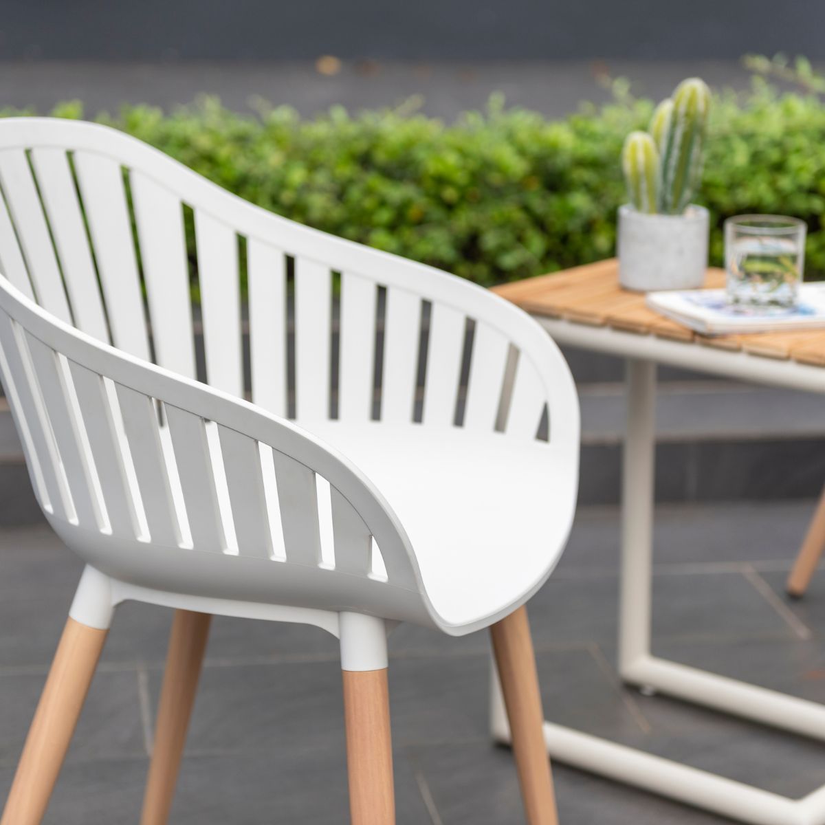 Portals Light C-shape Chair Set